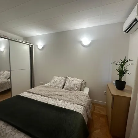 Maison Cosy Climatisee Avec Jardin Holiday home Aulnay-sous-Bois