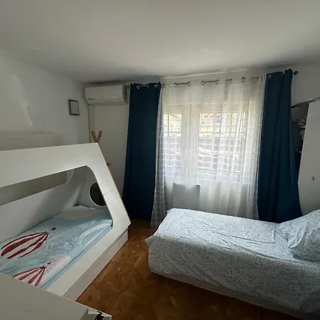 Maison Cosy Climatisee Avec Jardin Holiday home Aulnay-sous-Bois